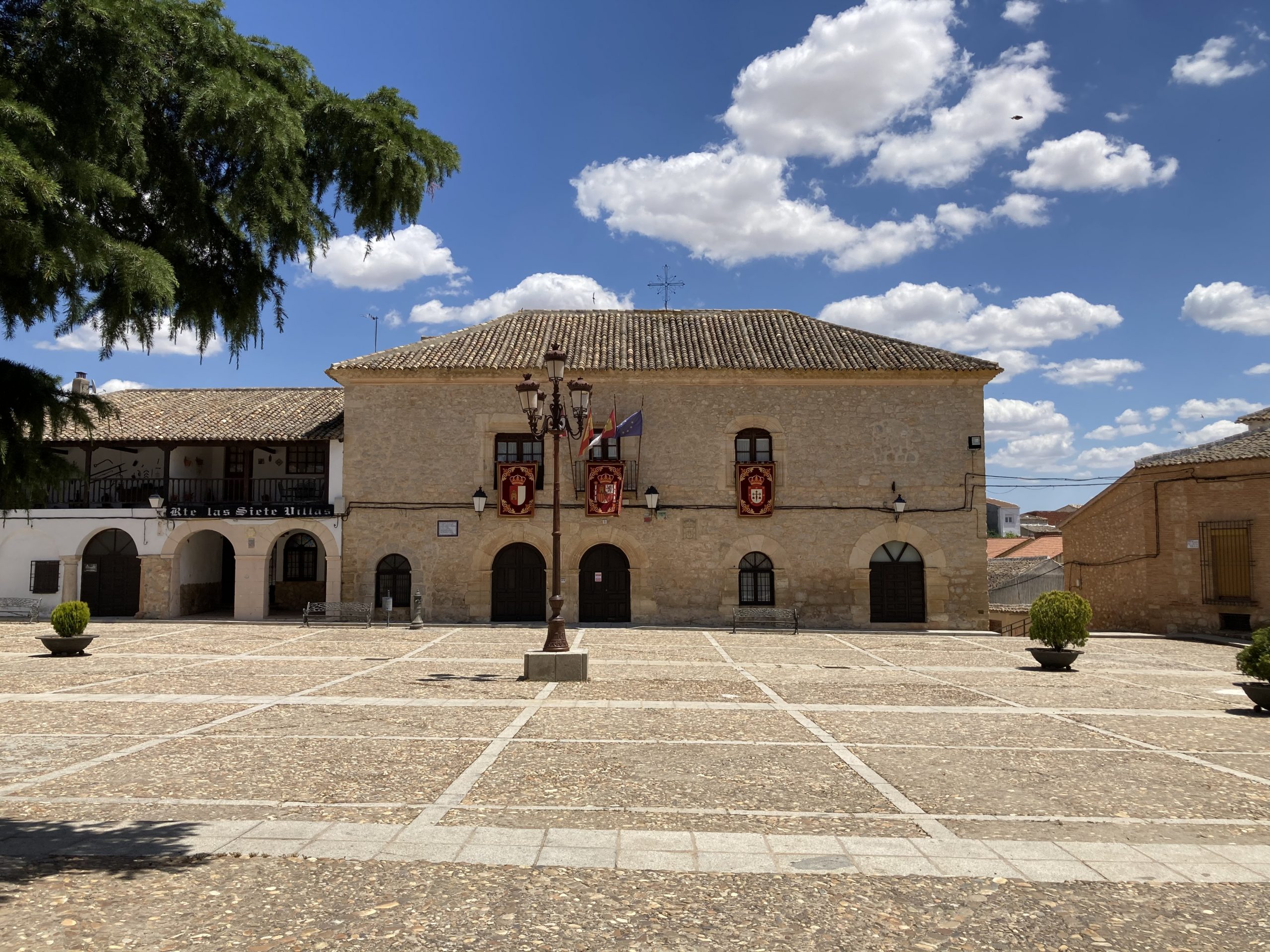 Lee más sobre el artículo LIMPIEZA Y MANTENIMIENTO DE VÍAS PÚBLICAS E INSTALACIONES MUNICIPALES I